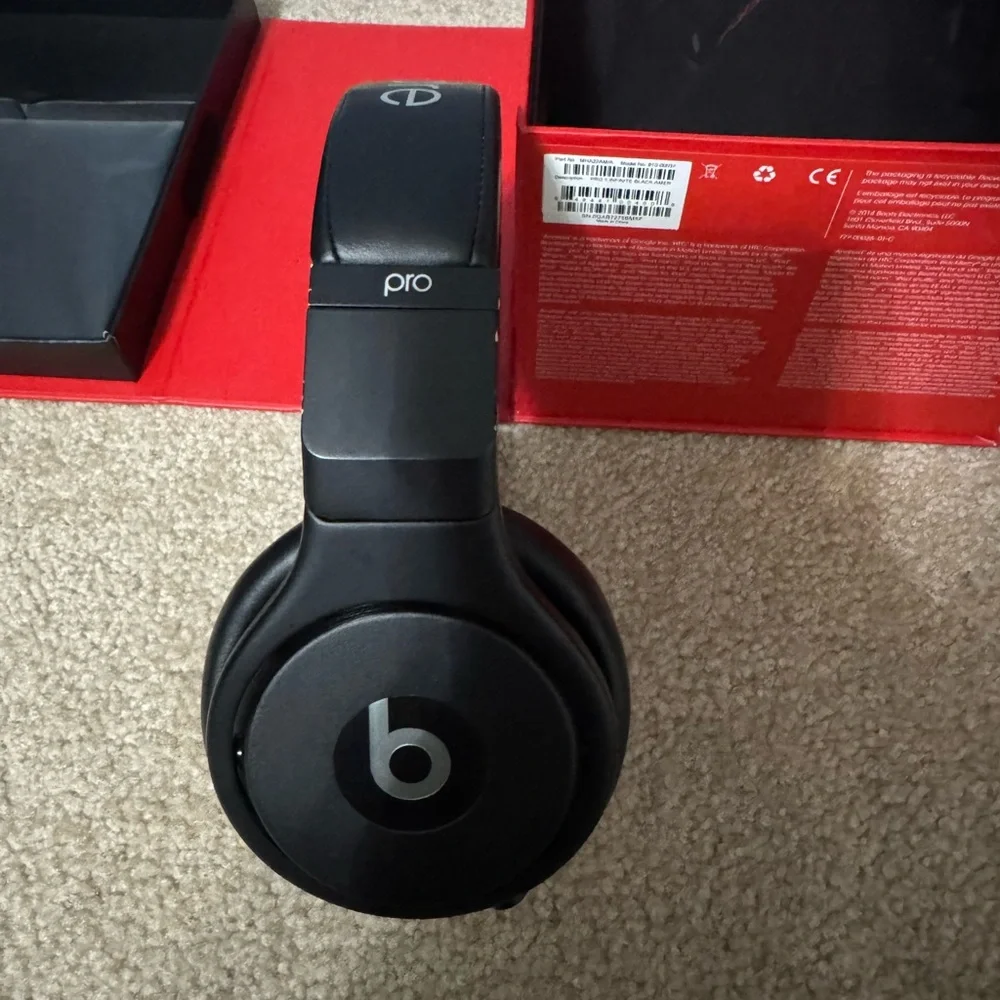 Beats Pro Over-Ear Headphones - Picture 11 of 11